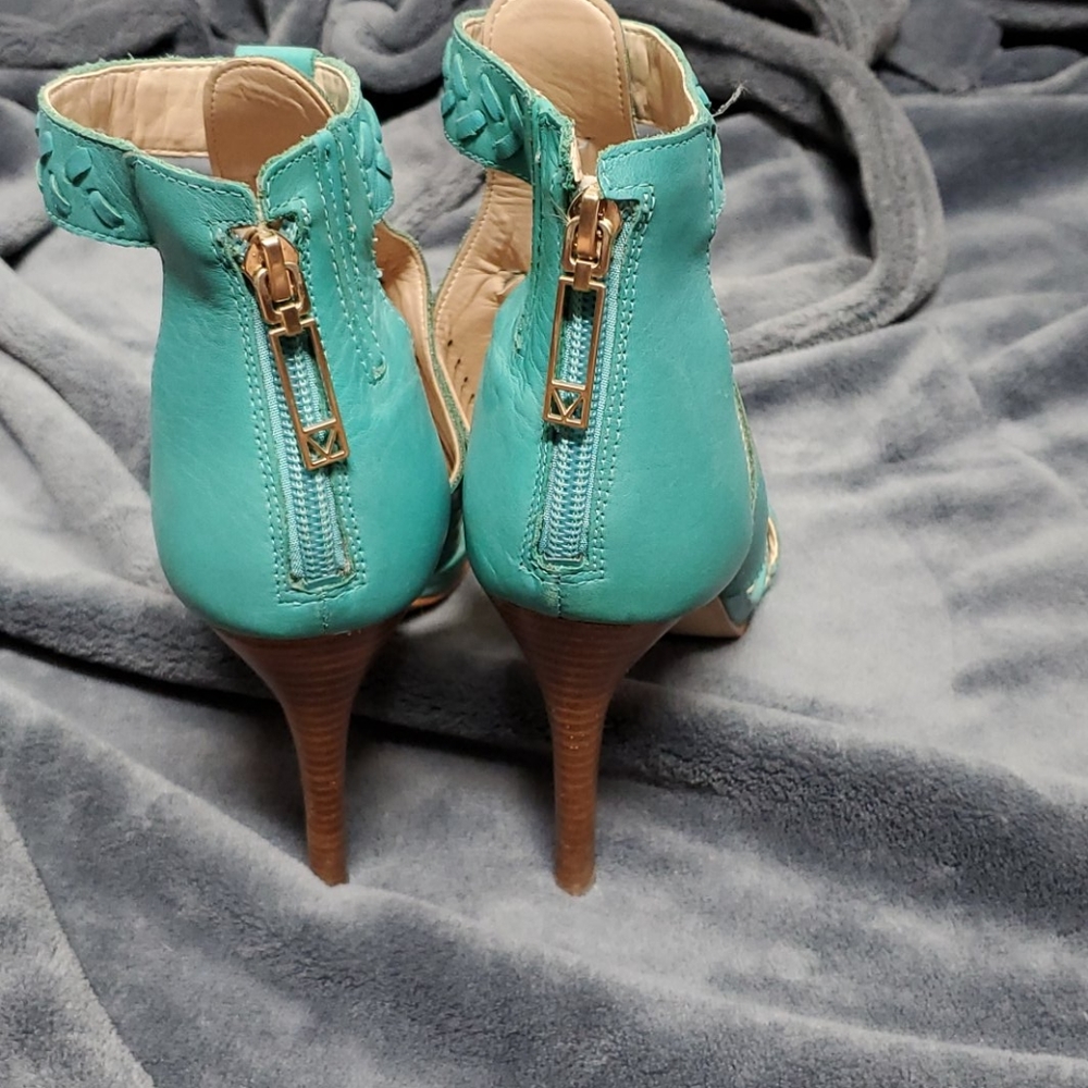 GUESS HEELS - Picture 3 of 5